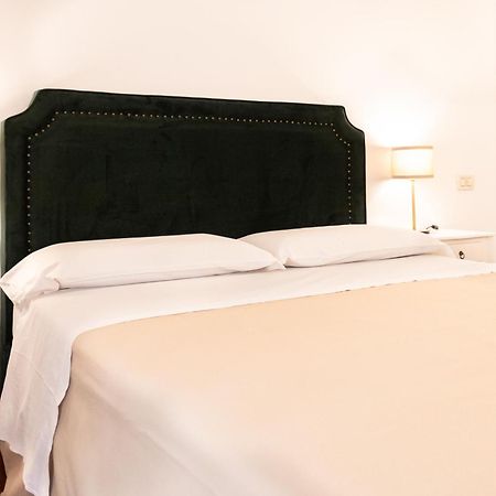 Charme & Chic San Giacomo Рим Экстерьер фото
