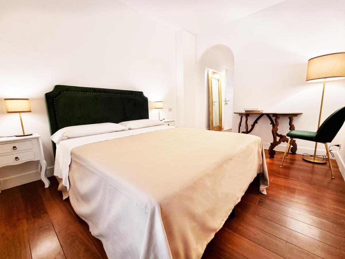 Charme & Chic San Giacomo Рим Экстерьер фото