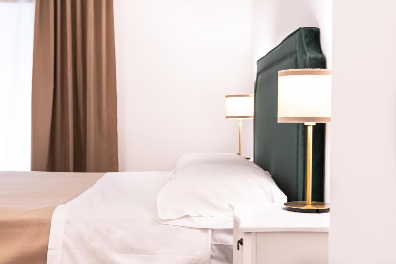 Charme & Chic San Giacomo Рим Экстерьер фото