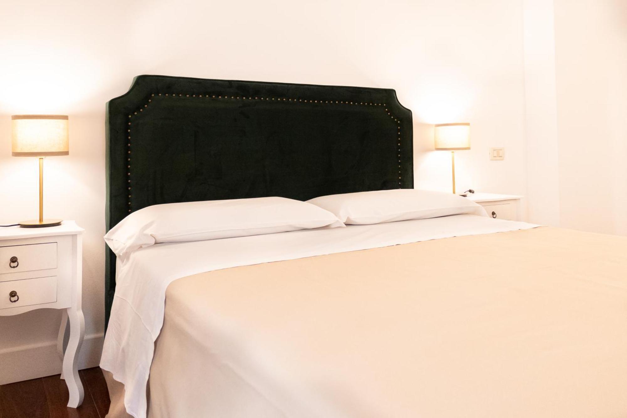 Charme & Chic San Giacomo Рим Экстерьер фото